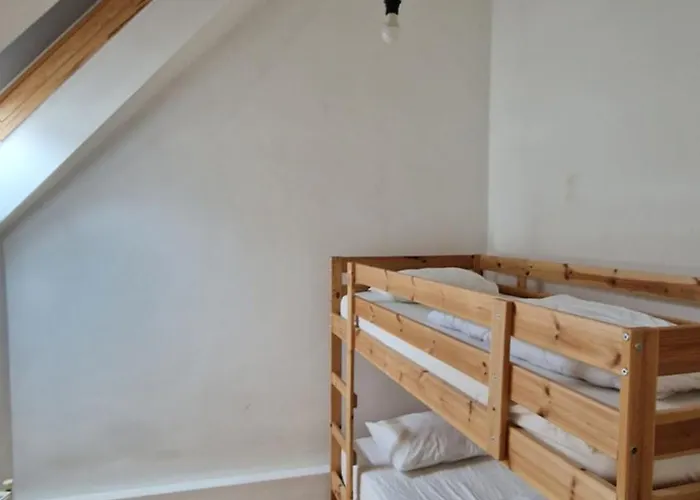 Drew's Shelter - To Feel Like Apartment *