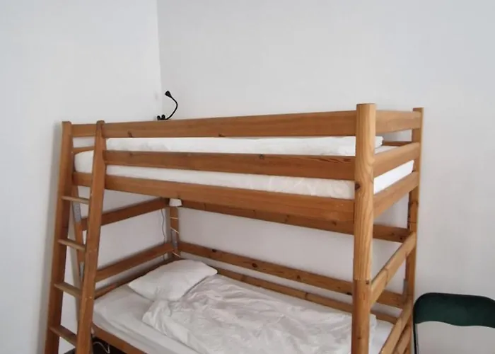 Drew's Shelter - To Feel Like Apartment Wien
